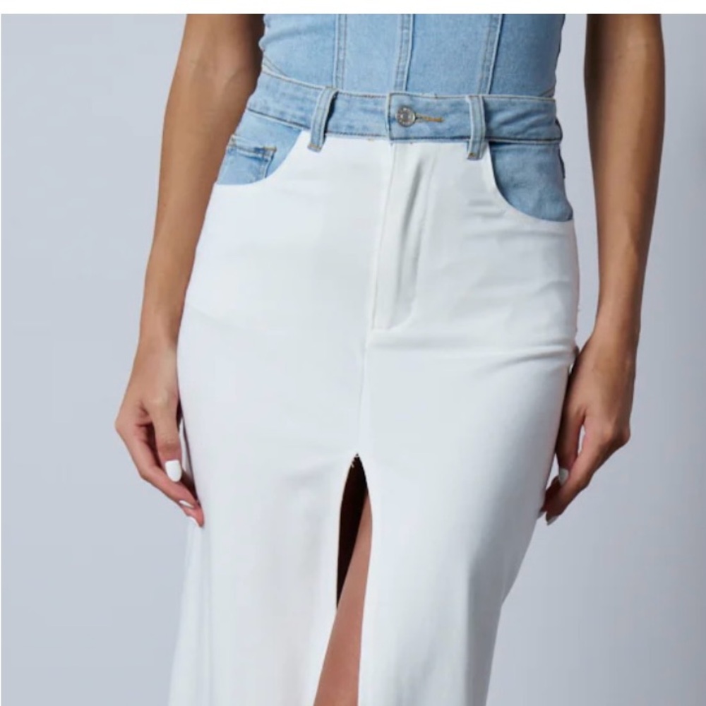 AKIRA White Maxi Pencil Skirt - Picture 2 of 4